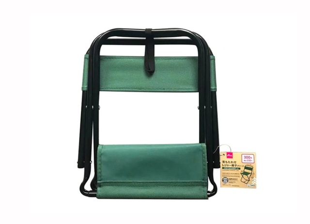 ダイソー　背もたれ付レジャー椅子（グリーン）