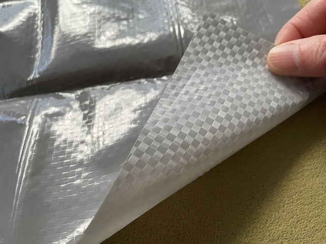 ダイソー　レジャーマット　コンパクトレジャーシート　汚れたら拭くだけでOK