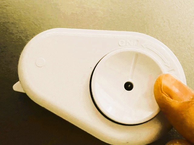 ダイソー　たまごのプッチン穴あけ器　使い方