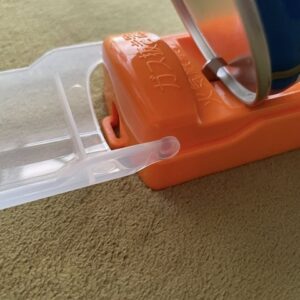 ダイソーのガス抜きならスプレー缶も簡単＆安全に捨てられる！使い方を解説