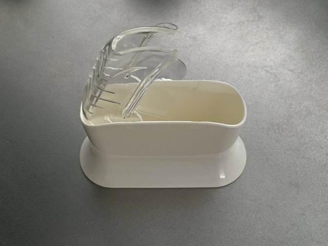 ダイソー　しゃもじホルダー　吸盤付しゃもじケース　シンプルなデザイン