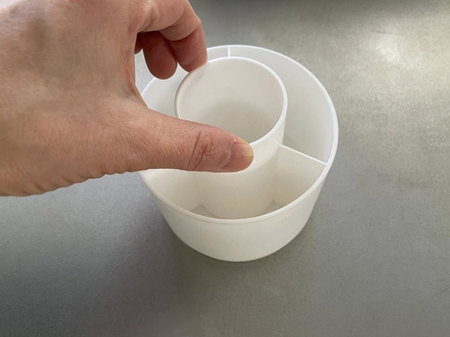 ダイソー　回転できる収納ケース　360度回転する