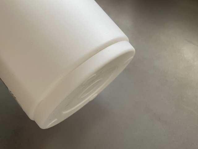 ダイソー　回転できる収納ケース　直径約10cmで省スペース