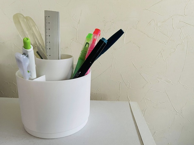 ダイソー　回転できる収納ケース　文房具の収納に