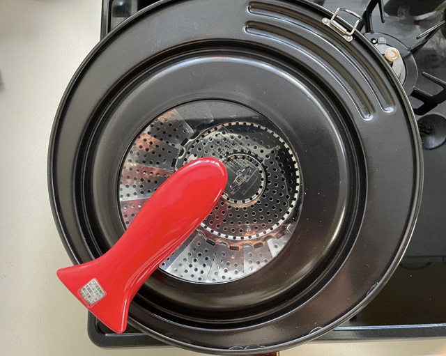 ダイソー　ステンレス折りたたみ蒸し器　使い方　フタをのせる