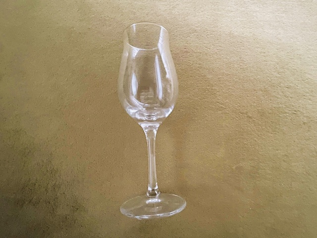 ダイソー　赤ワイングラス　万能型