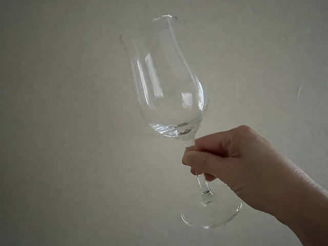 ダイソー　赤ワイングラス　容量は270ml